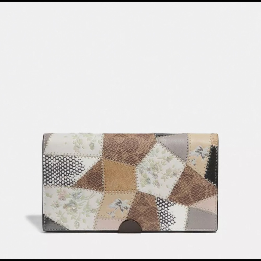 NWOT - Coach Dreamer Wallet